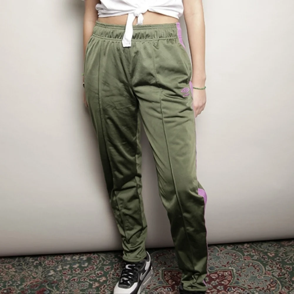 Umbro Women's Green and Purple Bomber set of 2pcs Jacket and pants - Picture 4 of 5